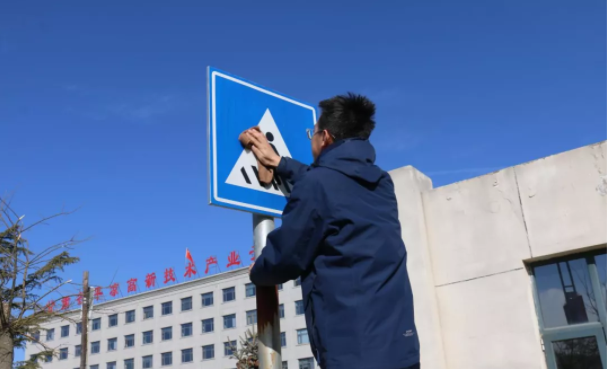 文明创建我先行 ——米兰网页版·官方端入口-米兰online(中国)
团委开展环境卫生整治志愿活动(图3)